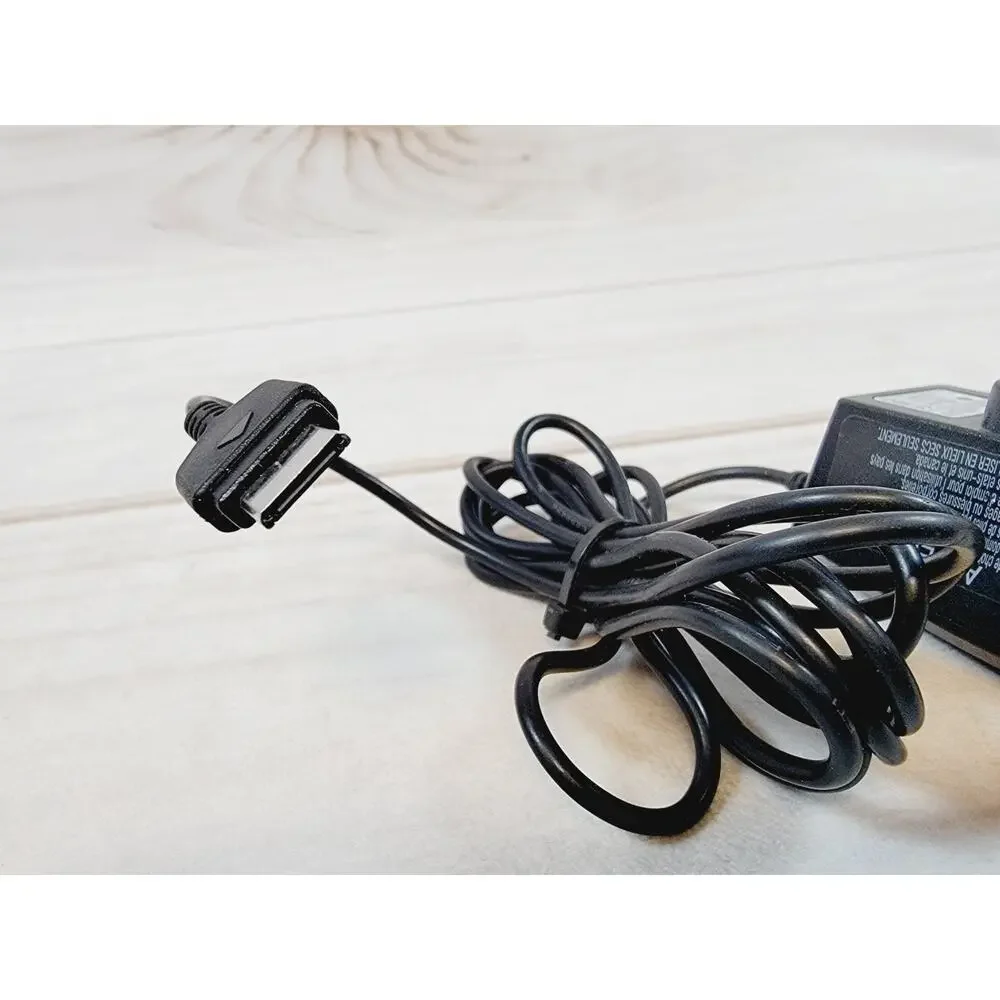 Genuine Samsung ATADM10JBE Power Supply AC Travel Adapter Output DC 5V 0.7A